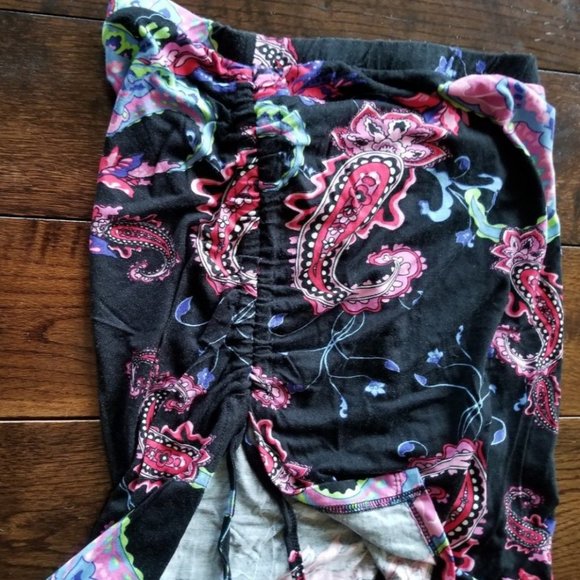 LASCANA for VENUS Two Piece Ruched with Ties Black Top and Floral Skirt - Picture 7 of 14